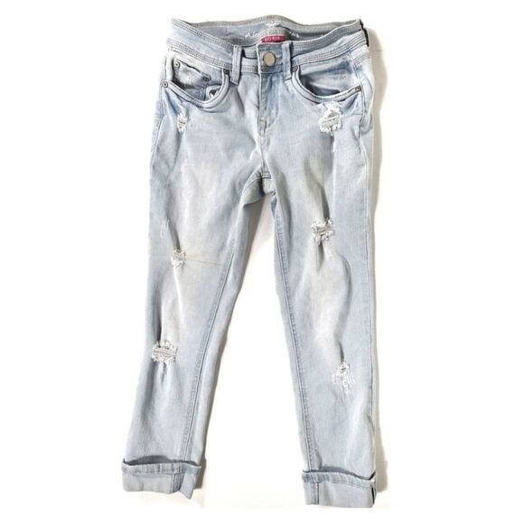 Almost Famous Mid Rise Capris - Picture 1 of 5